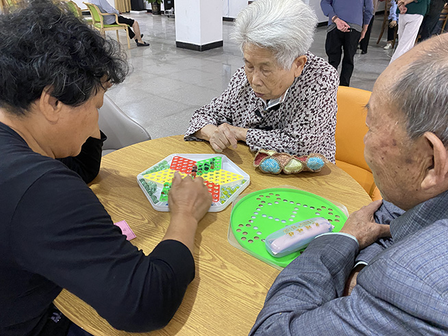 传承重阳九九 心系老人久久——龙泉市开展多种形式重阳节游园活动